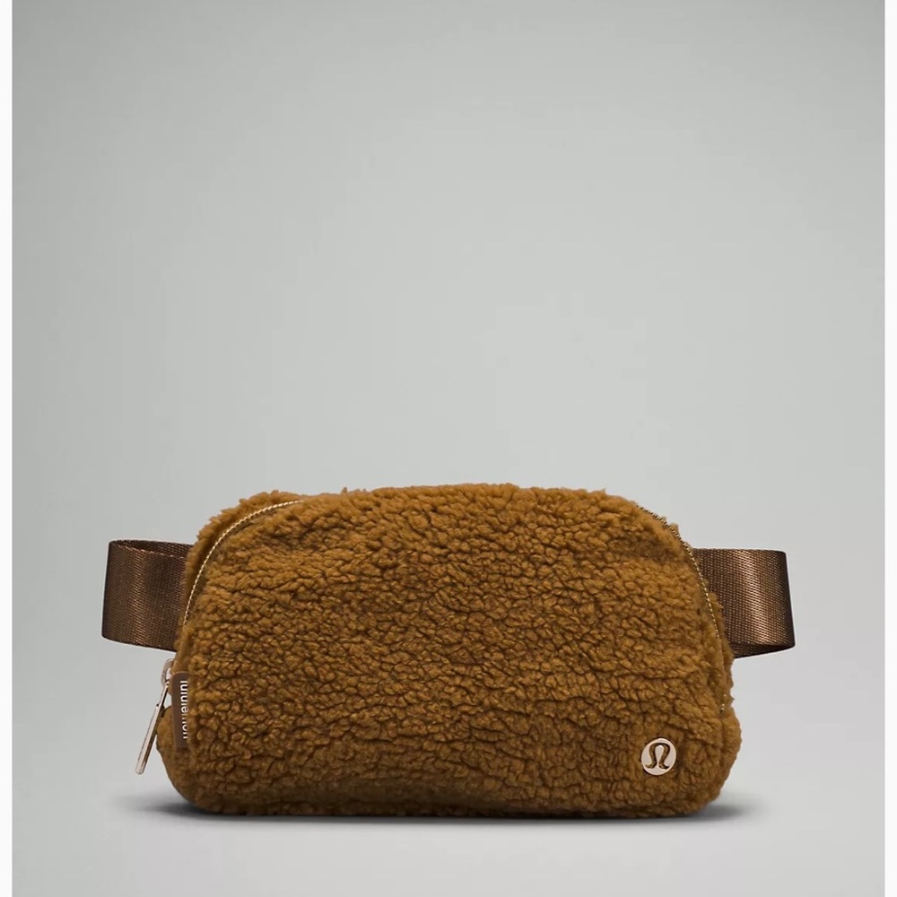 NWT LULULEMON Everywhere Belt Bag Bronze caramel brown Sherpa Fleece